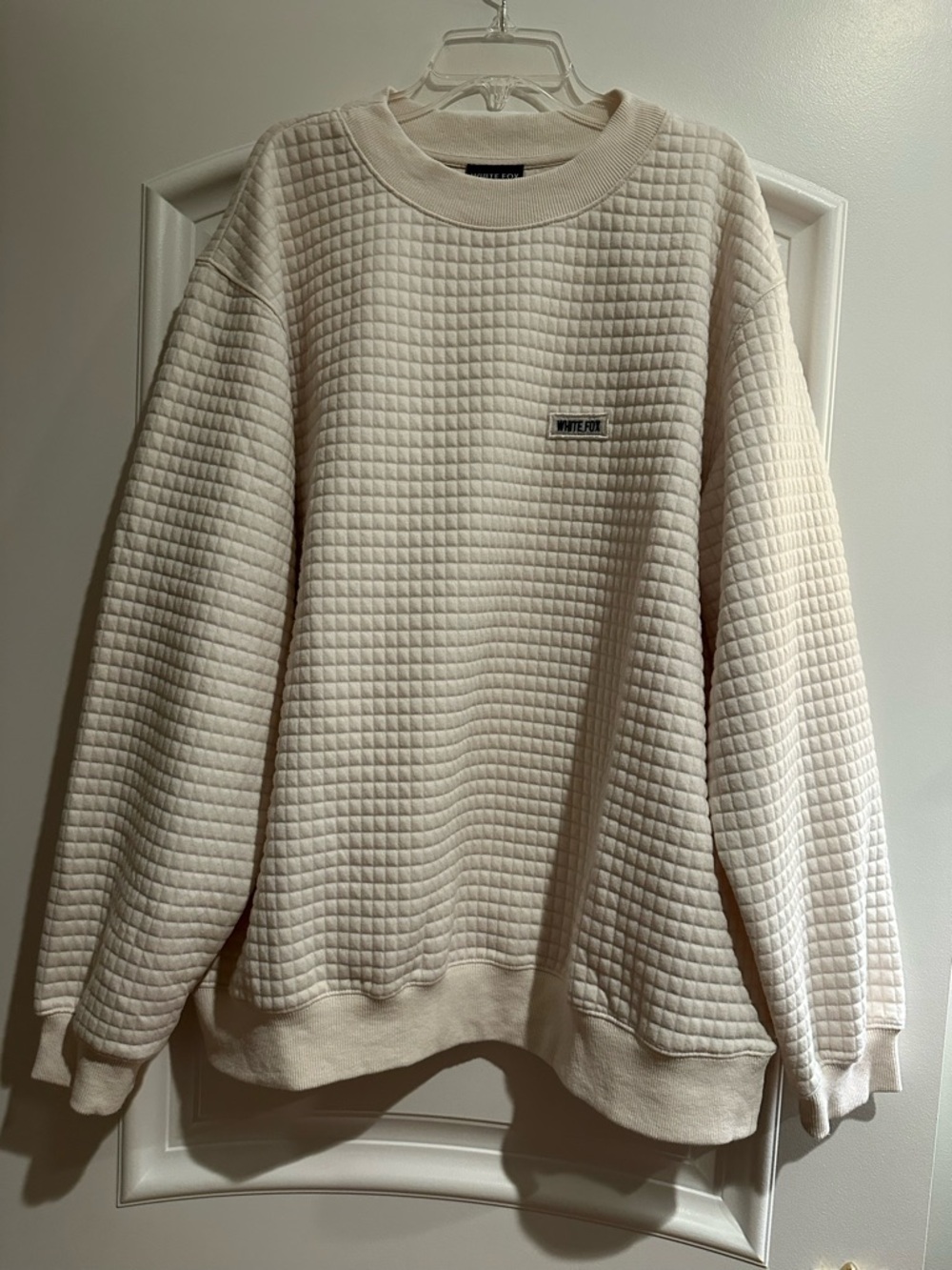 White Fox M/L Cream Quilted Crewneck Sweatshirt